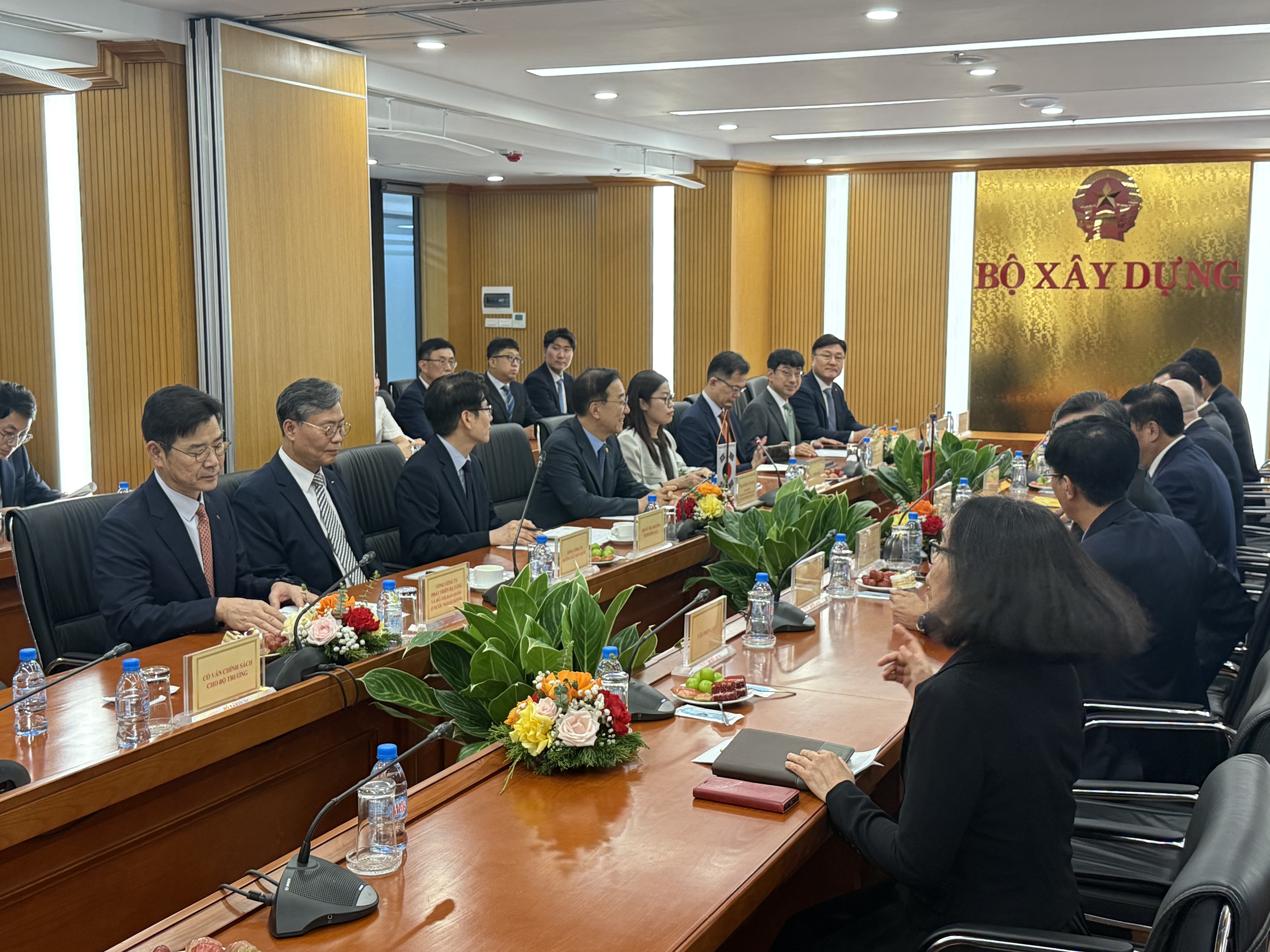Meeting with the Minister of Construction of Vietnam