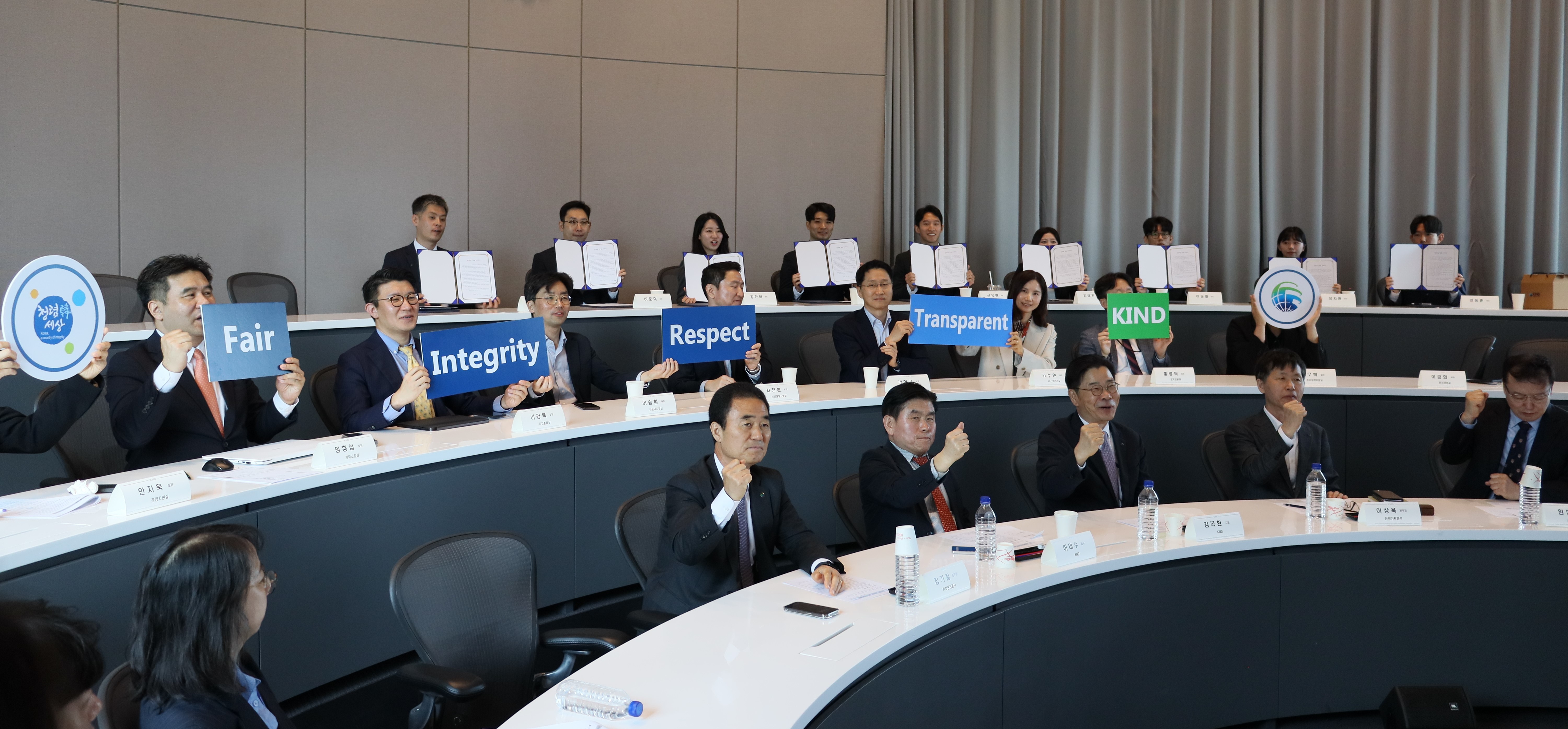 신규직원_청렴_서약식_사진_1.jpg