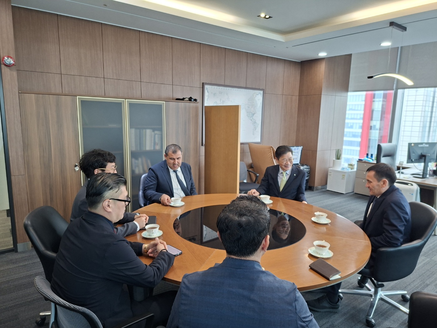 붙임2. 우즈베키스탄 교통부 장관 면담.jpg