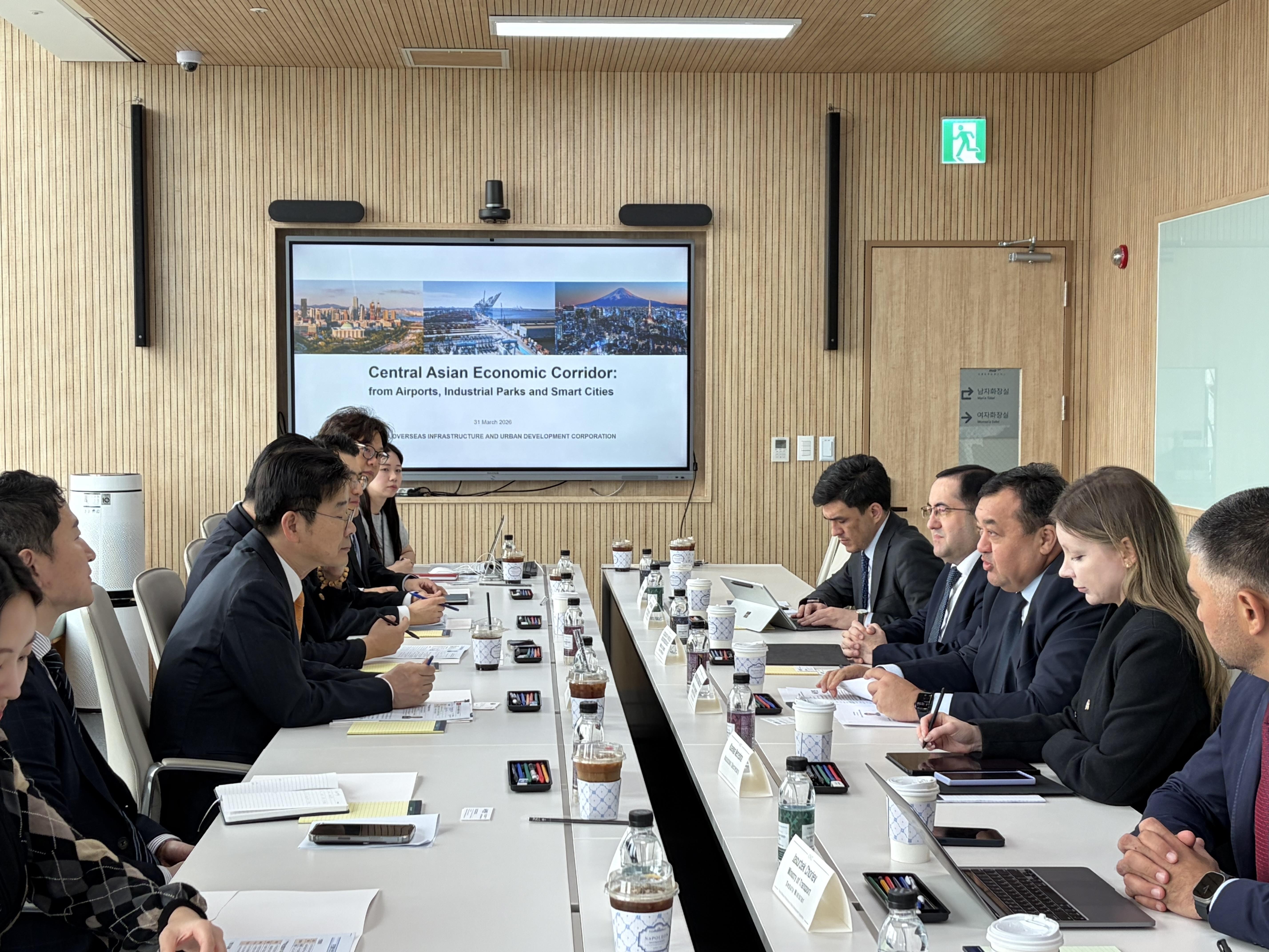 260331_우즈벡 차관 면담 (1).jpg