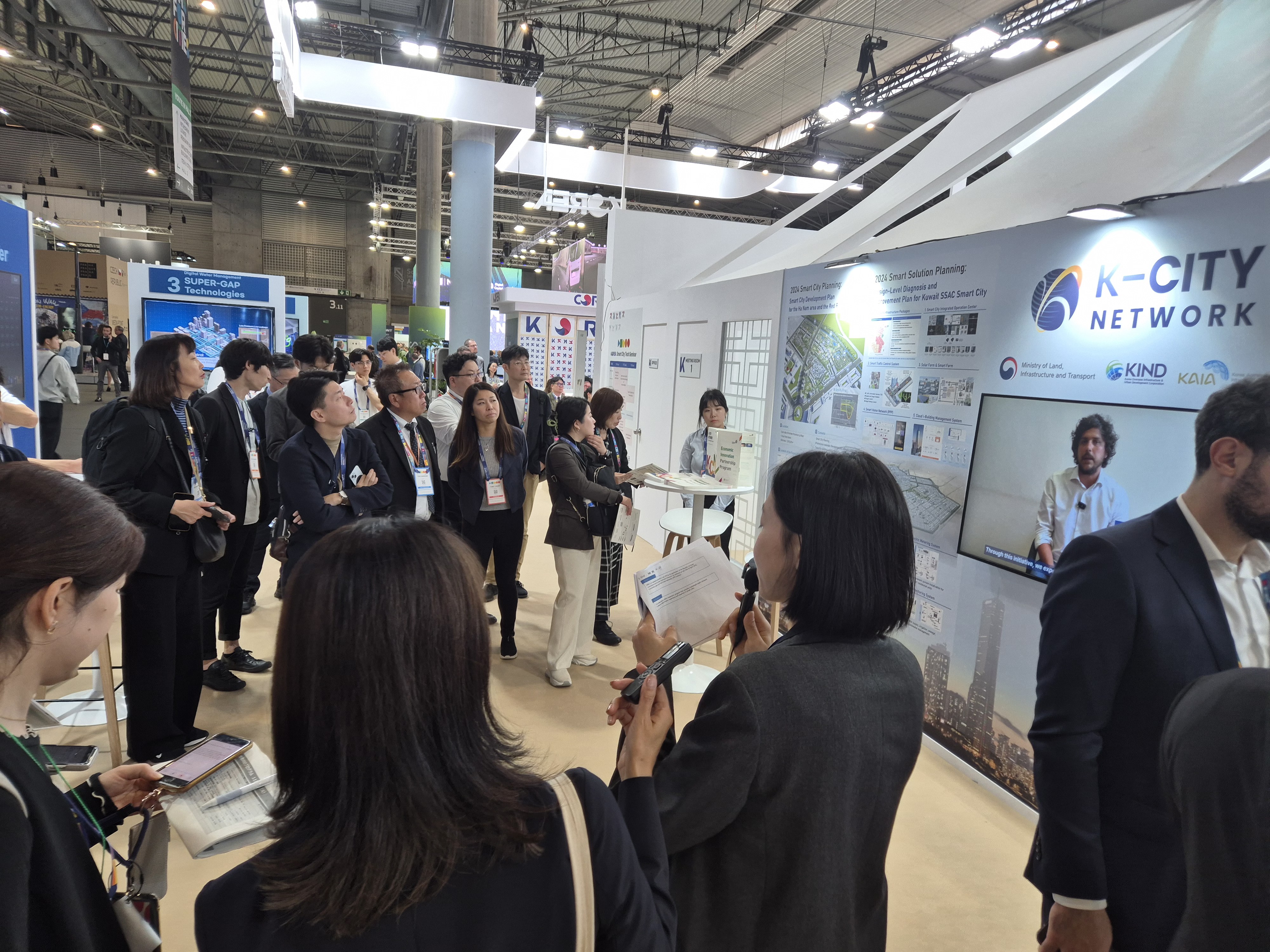 2. K-City Network 부스 운영.jpg