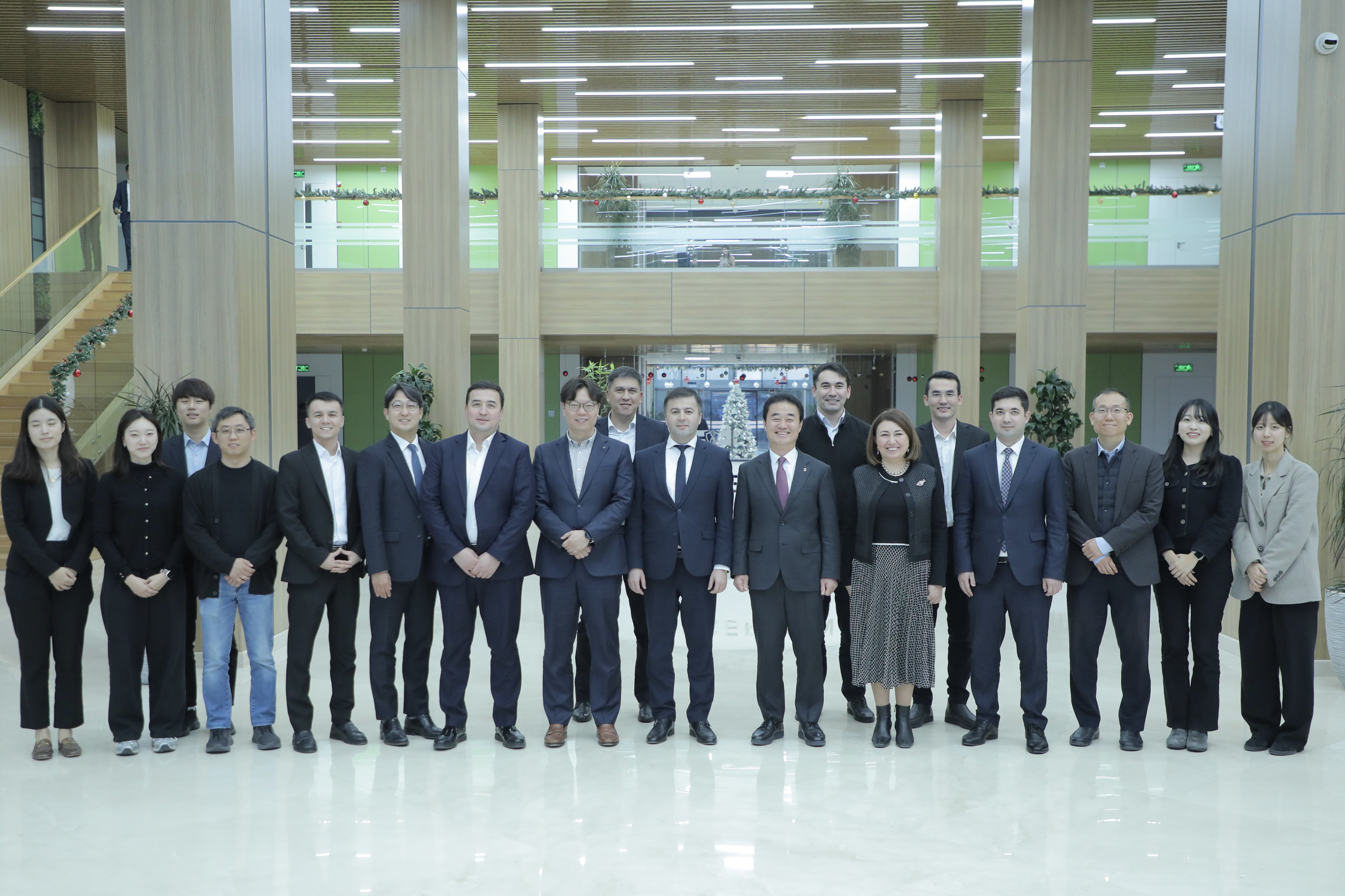 붙임2. 우즈베키스탄 타슈켄트 최종보고회 참석자 단체사진.JPG