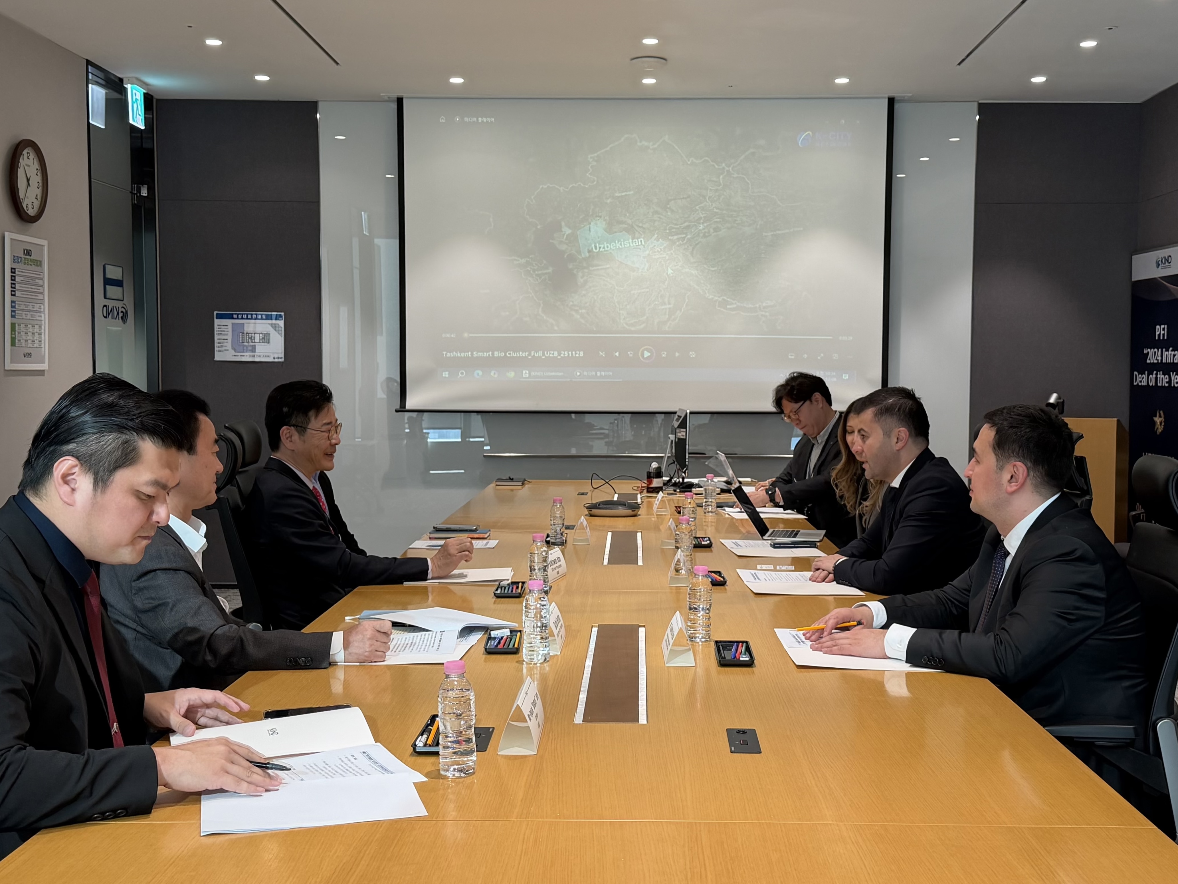 붙임3. 우즈베키스탄 제약산업개발청 면담.jpg